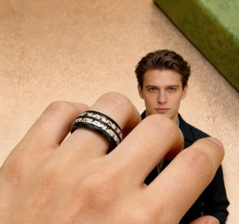 Gucci Interlocking G Black Crystal Pavé Ring